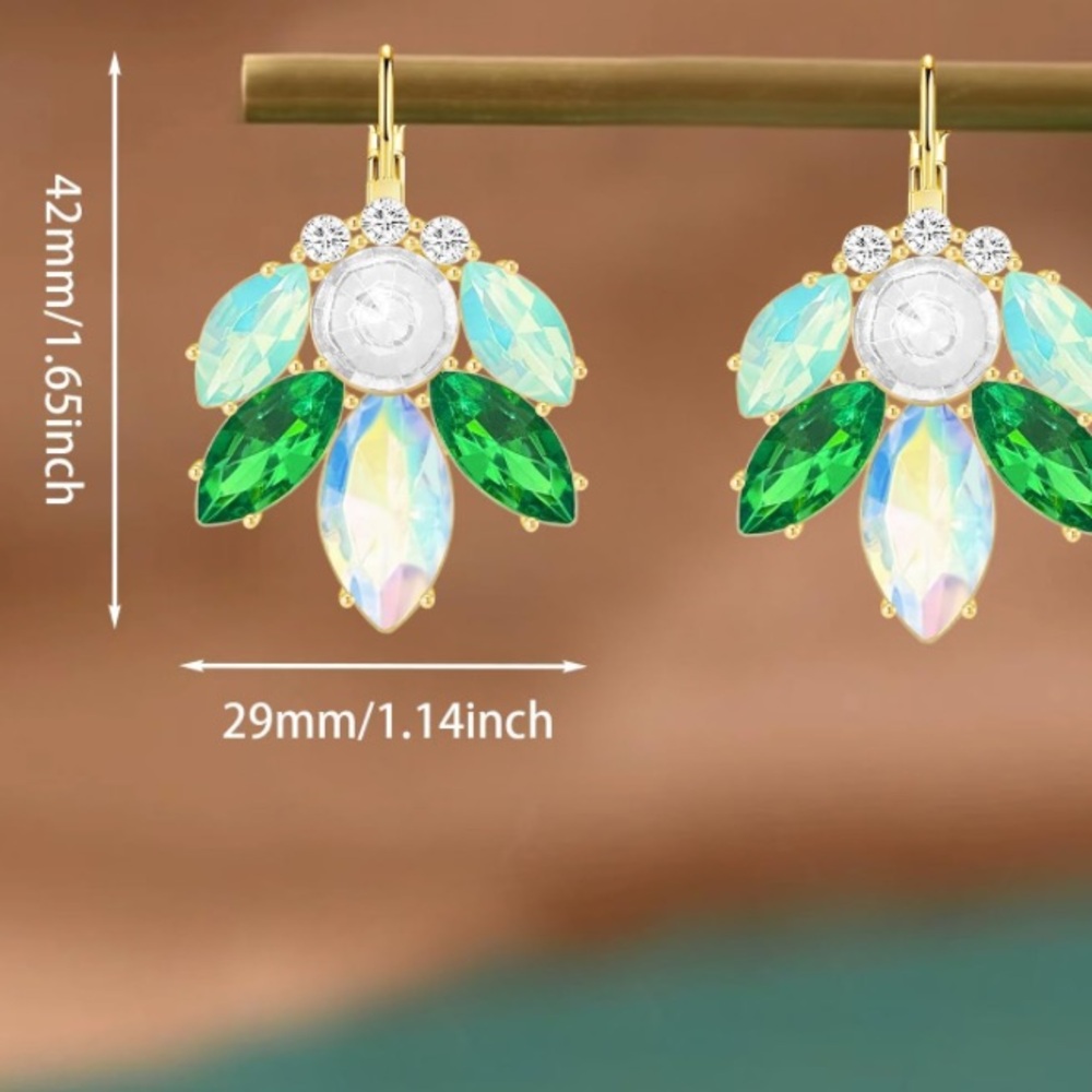 Elegant opalescent Crystal dangle Earrings - Picture 6 of 6